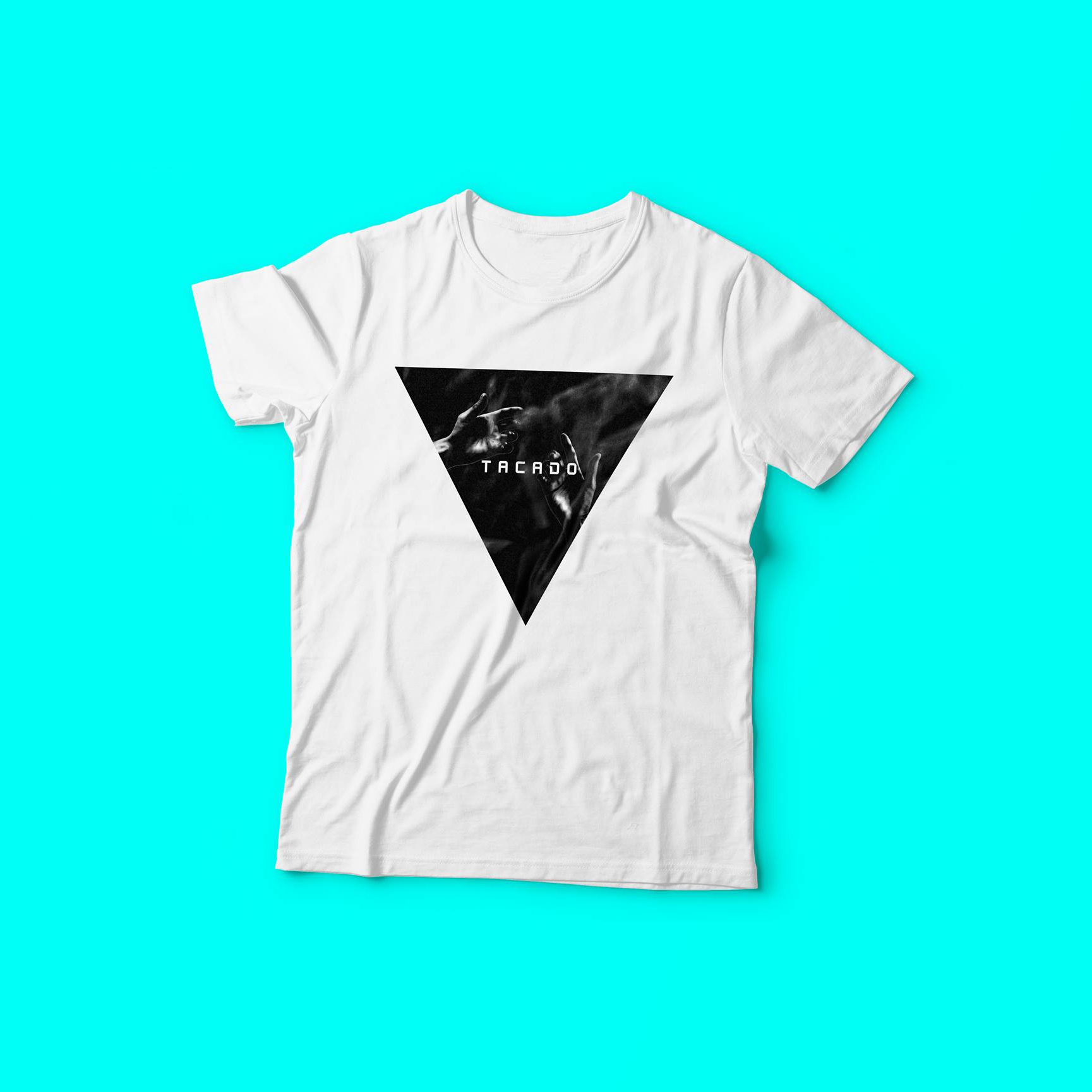 Tacado triangular logo white t-shirt.